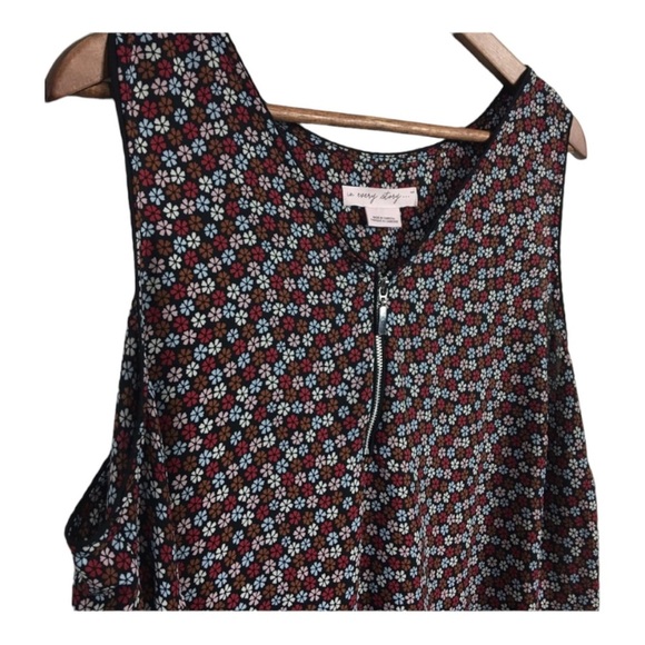 4/$45 IN EVERY STORY Black Colorful Floral Sleeveless Tank Top Curvy Plus 2X - Picture 4 of 5